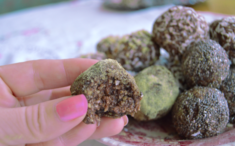 energy-bliss-balls-stressaav-956x614-956x594